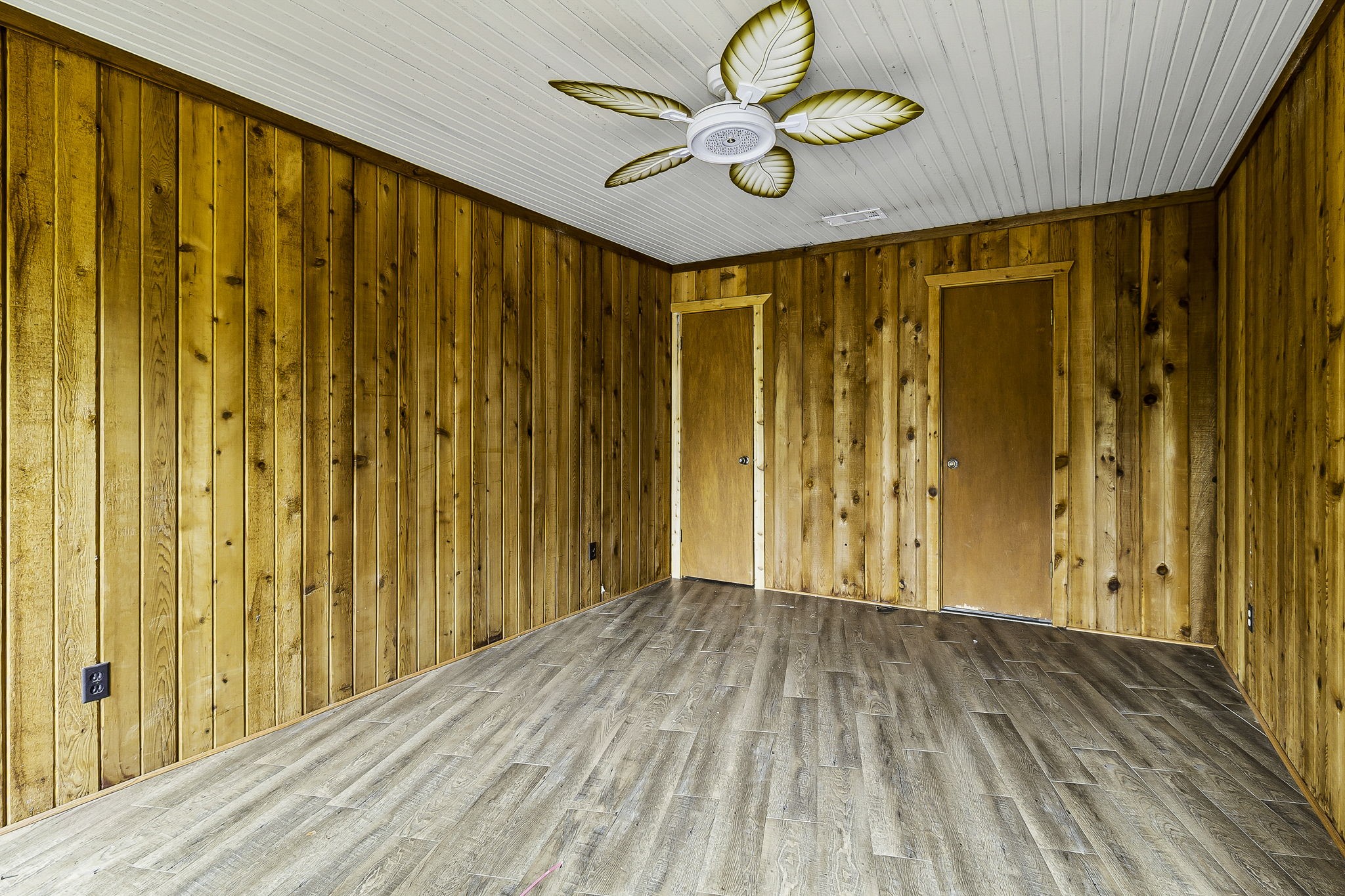 1542 Hillbilly Heaven Road Livingston, TX 77351 - Photo 5 of 27 a view of a room with wooden floor and windows