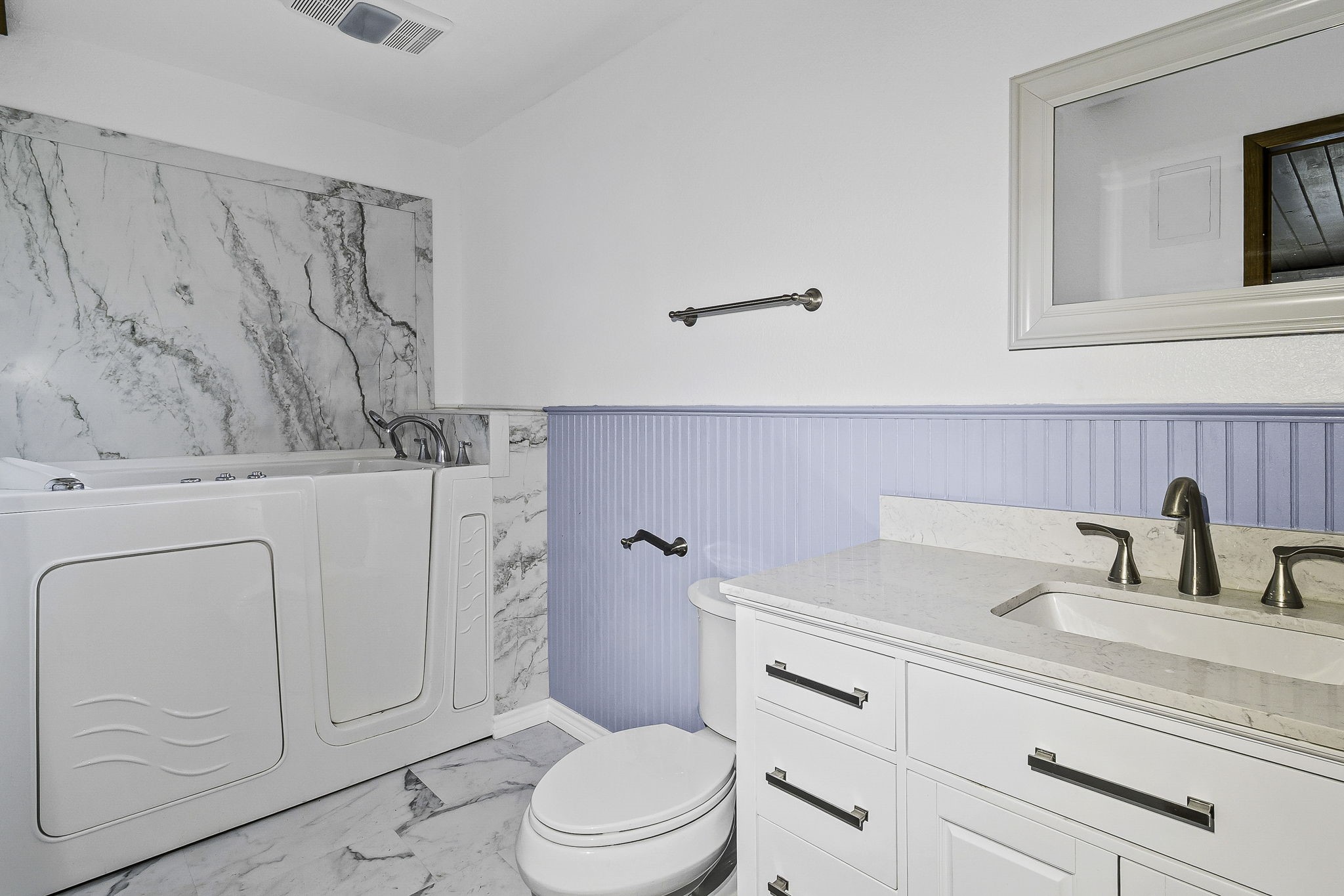 1542 Hillbilly Heaven Road Livingston, TX 77351 - Photo 6 of 27 a bathroom with a sink toilet vanity and tub