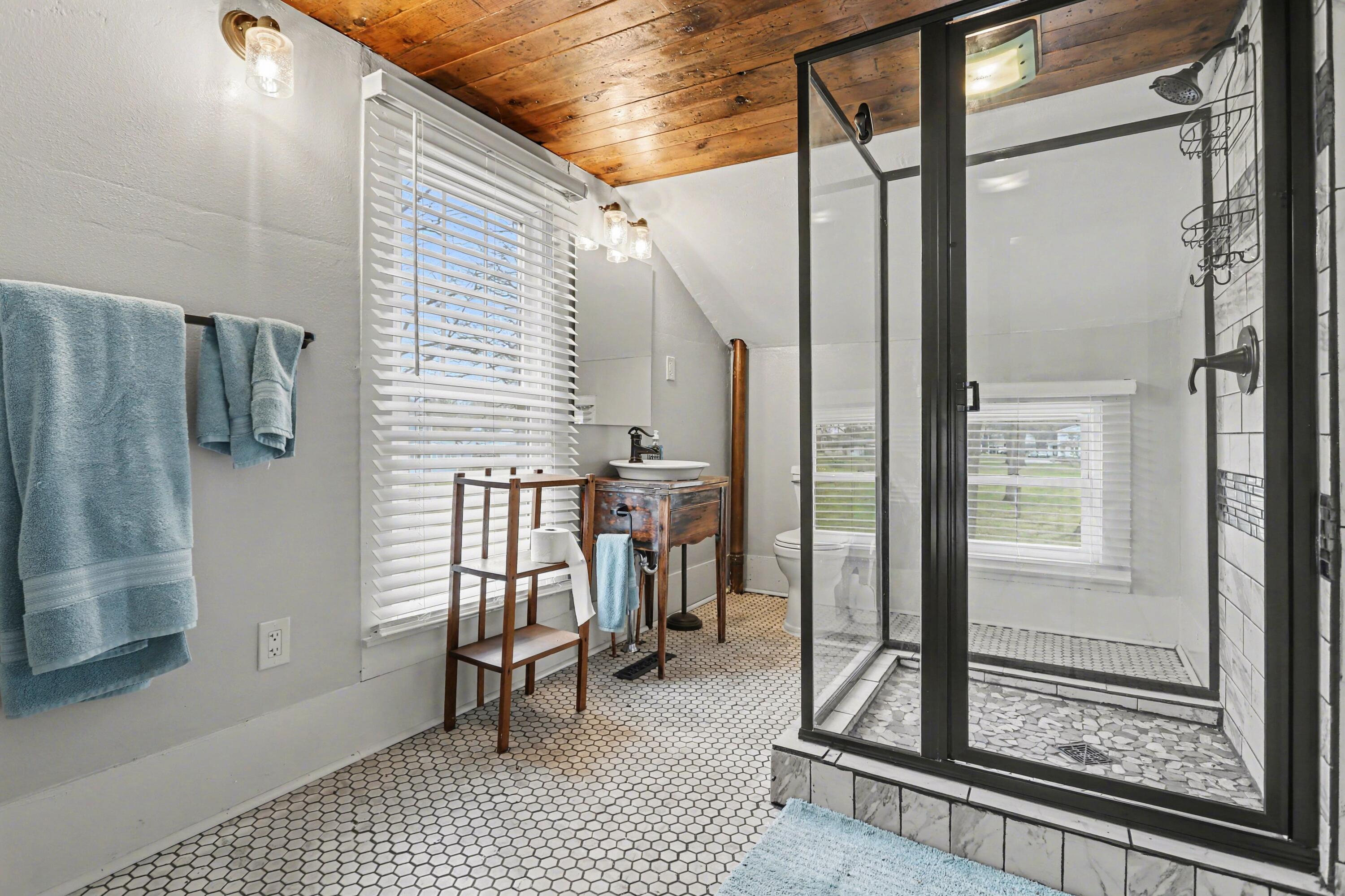 707 East Street Three Rivers, MI 49093 - Photo 22 of 33 bath off bed 3