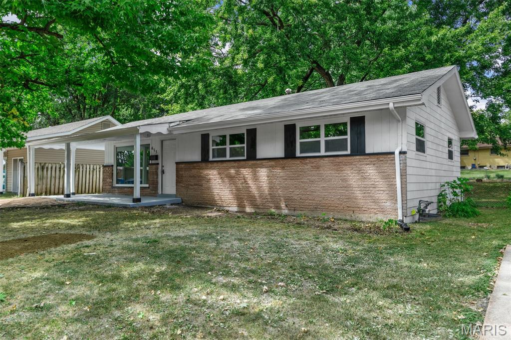 655 Gerald Drive Florissant, MO 63031 - Photo 2 of 44