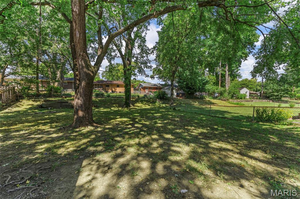 655 Gerald Drive Florissant, MO 63031 - Photo 42 of 44