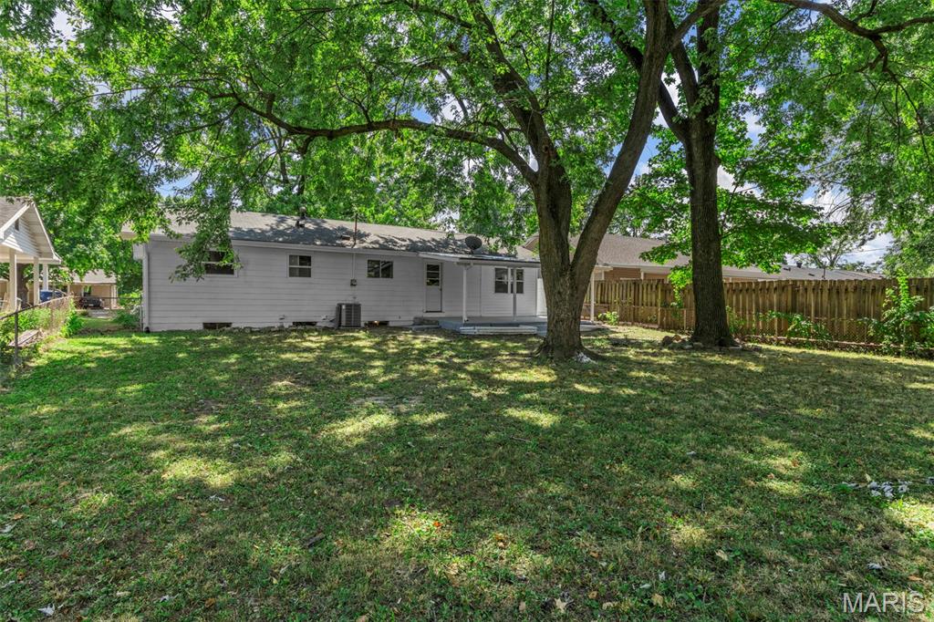 655 Gerald Drive Florissant, MO 63031 - Photo 43 of 44