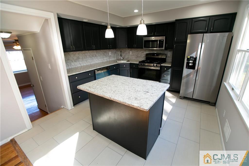 34 Bodnarik Road Edison, NJ 08837 - Photo 6 of 25 Gallery Image 6