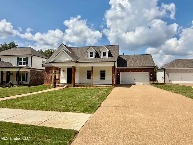 $402,900 | 1347 Creekside Lane, Hernando, MS 38632