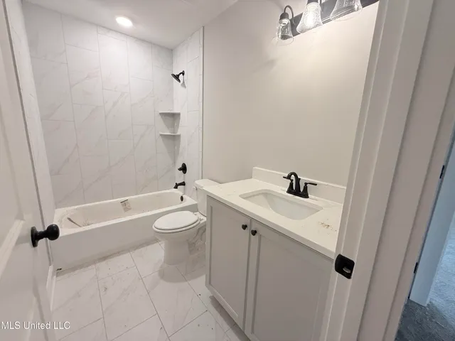 $402,900 | 1347 Creekside Lane, Hernando, MS 38632