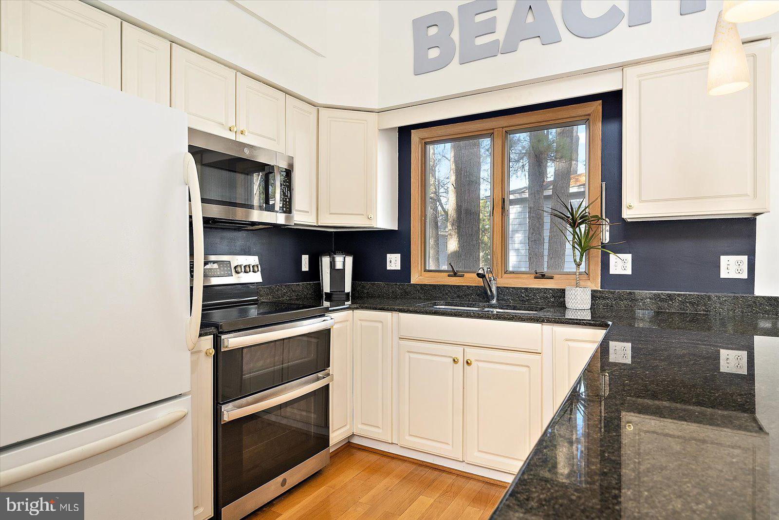 943 Pine Tree Lane Bethany Beach, DE 19930 - Photo 16 of 87 Kitchen with double oven