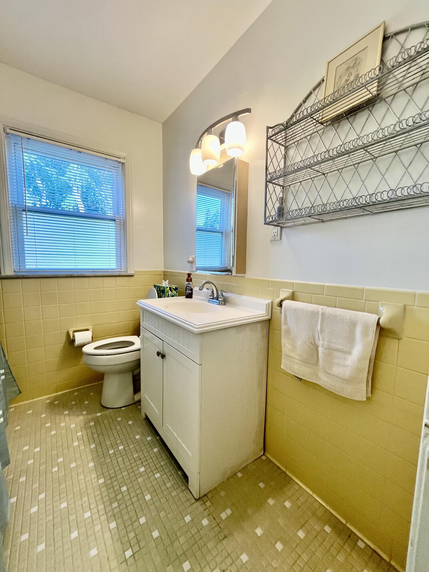 392 Neff Road Grosse Pointe, MI 48230 - Photo 16 of 42 Full bath