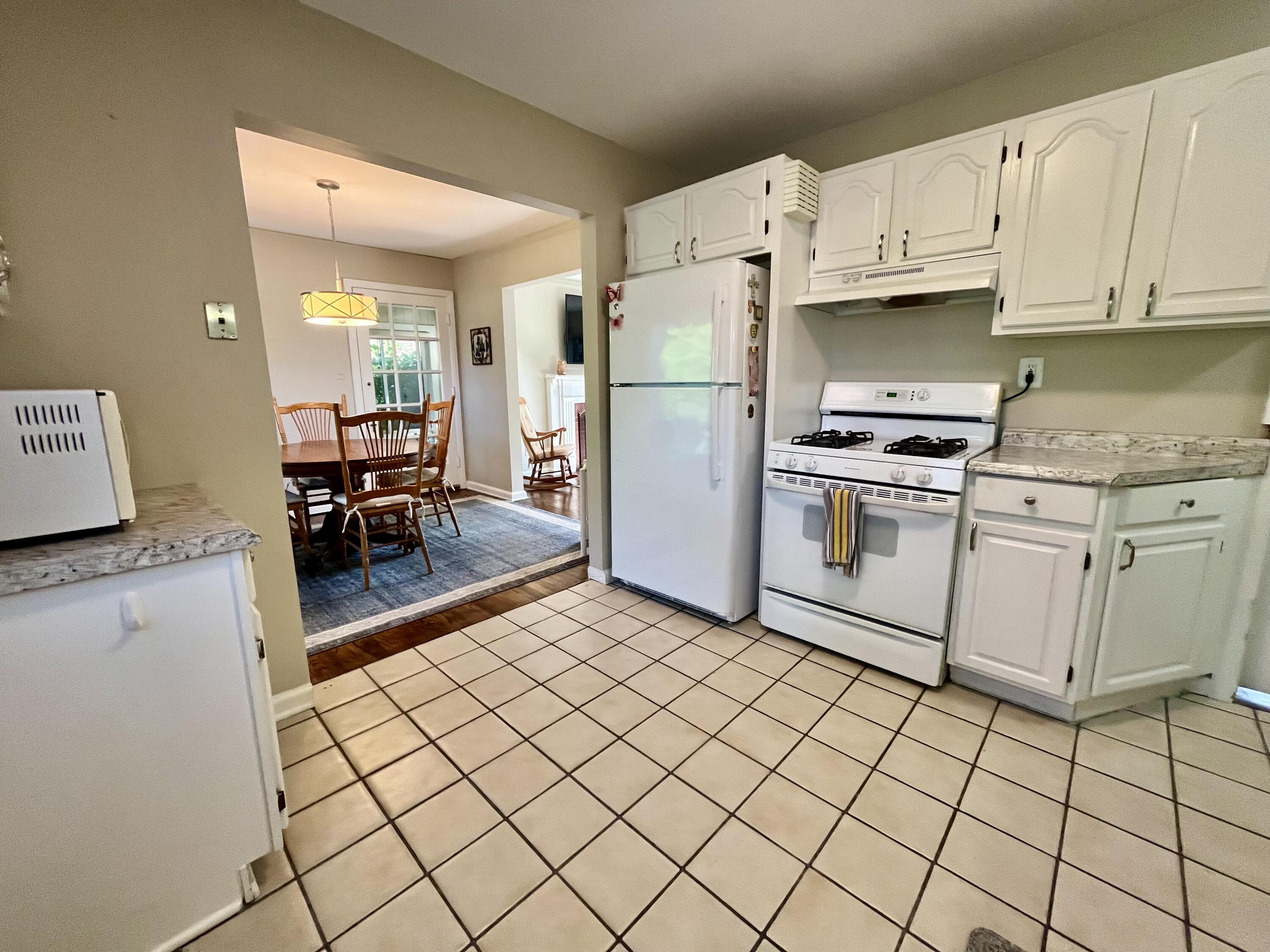 392 Neff Road Grosse Pointe, MI 48230 - Photo 6 of 42 Kitchen