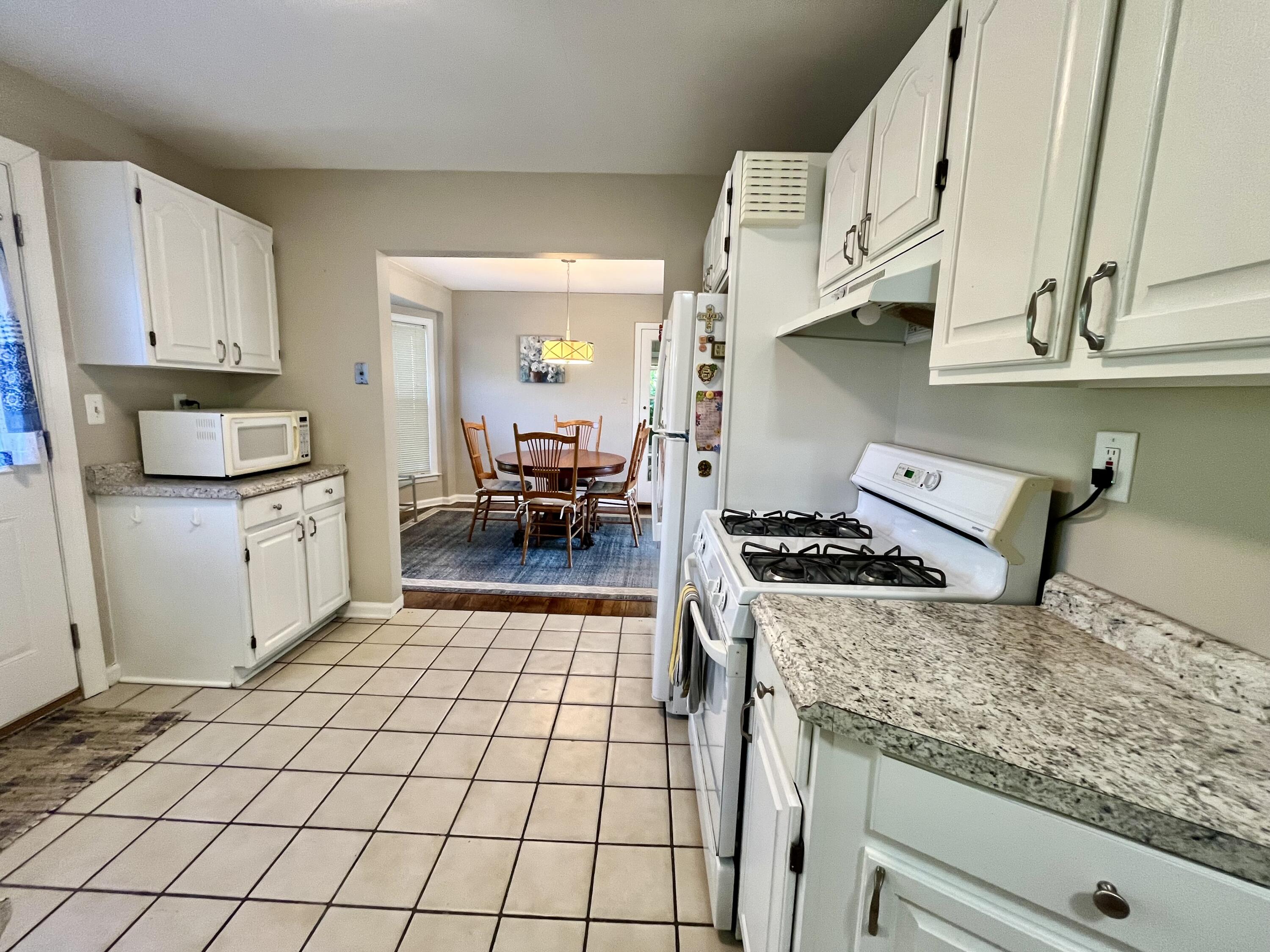392 Neff Road Grosse Pointe, MI 48230 - Photo 7 of 42 Kitchen