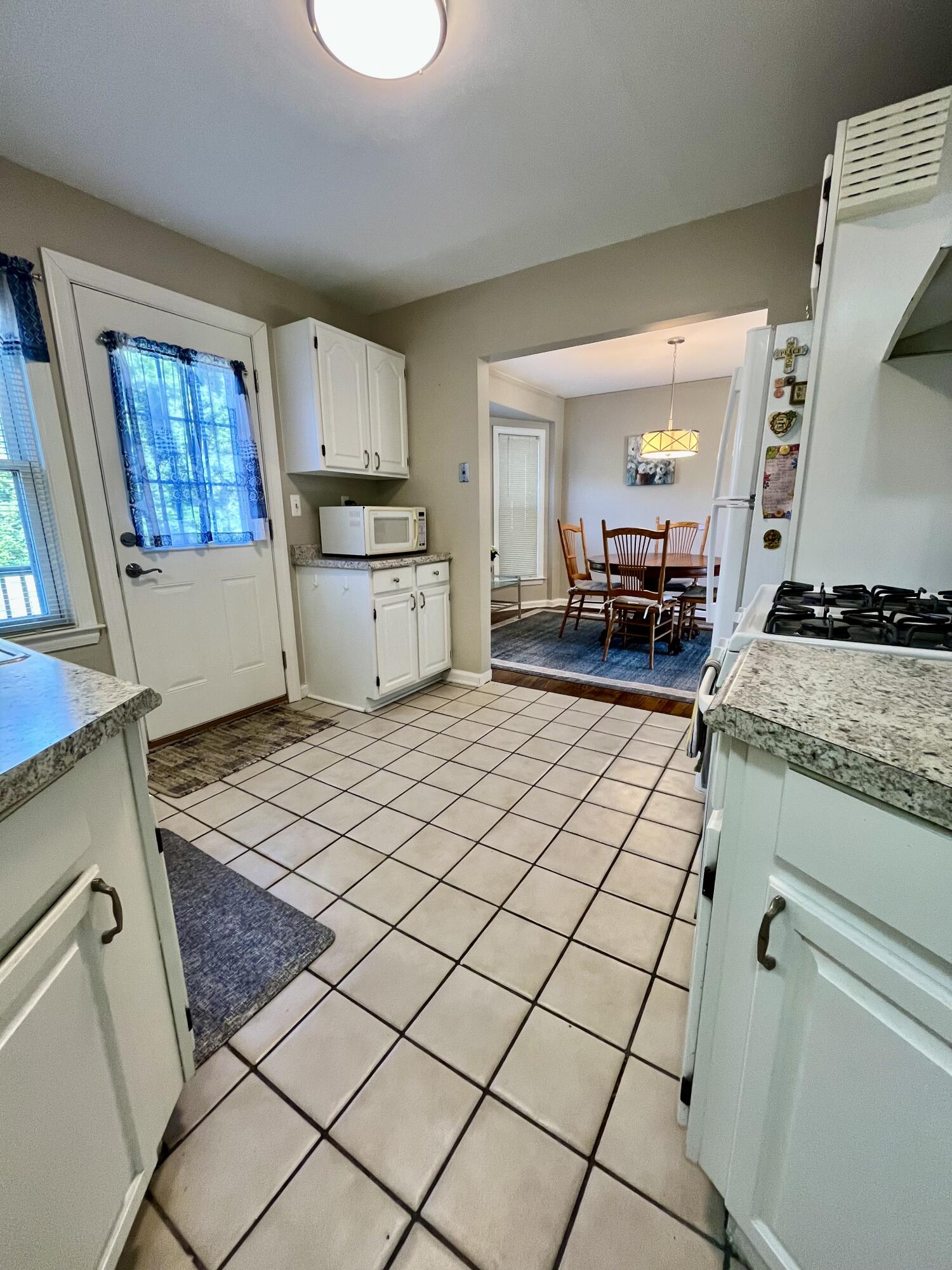 392 Neff Road Grosse Pointe, MI 48230 - Photo 10 of 42 Kitchen leads to deck