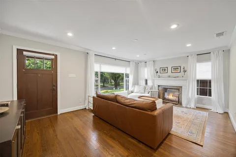 $979,000 | 5947 Mercedes Avenue, Dallas, TX 75206
