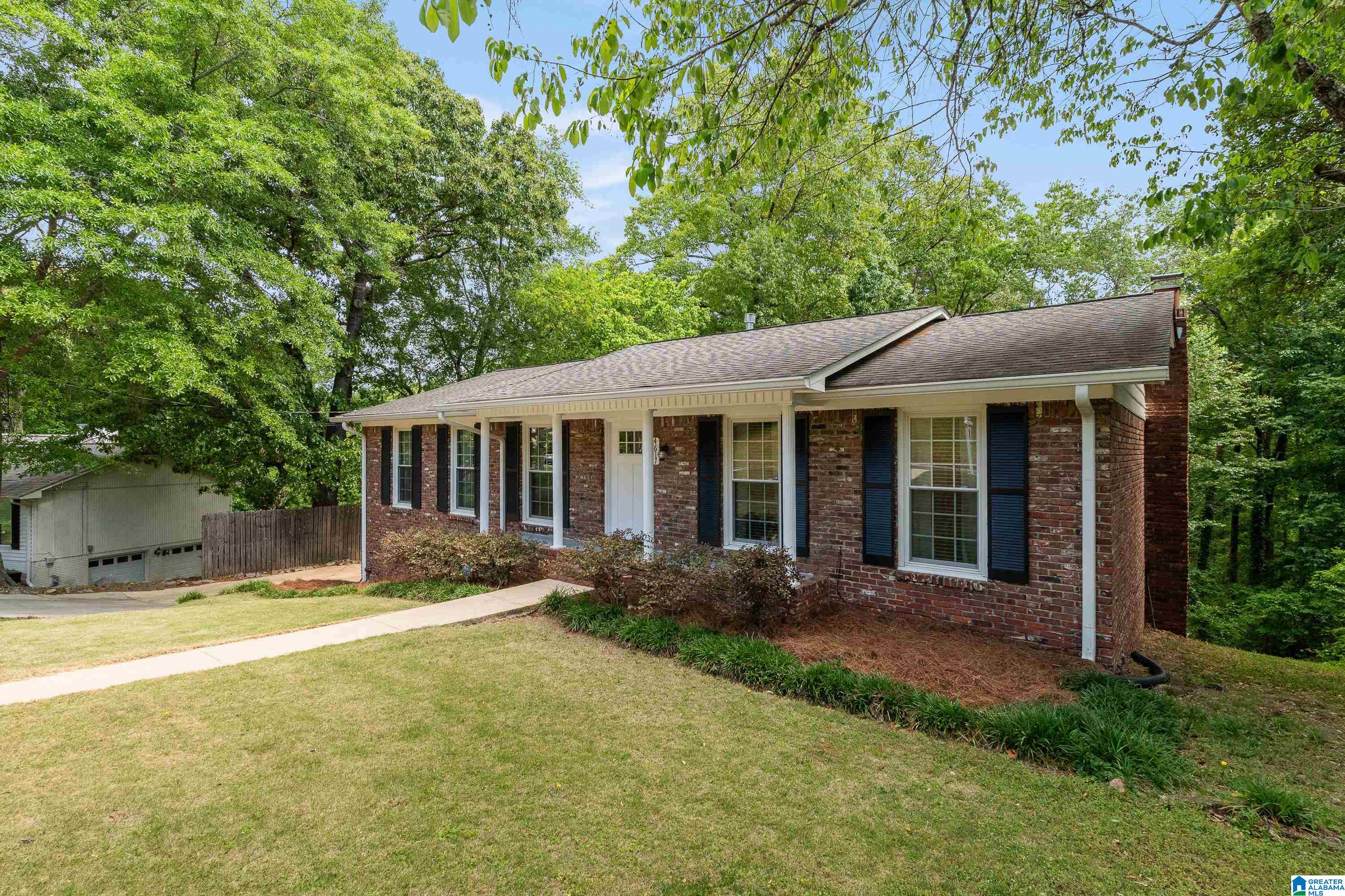 4617 Tecumseh Lane Pelham, AL 35124 - Photo 2 of 45