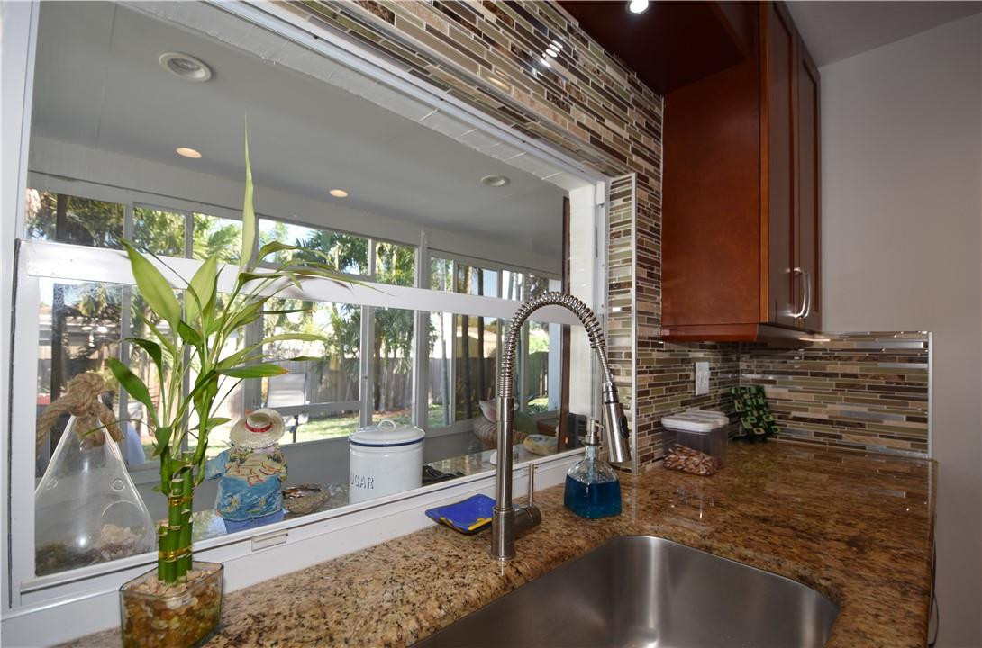 2123 North Park Road Hollywood, FL 33021 - Photo 12 of 46 Photo 12
