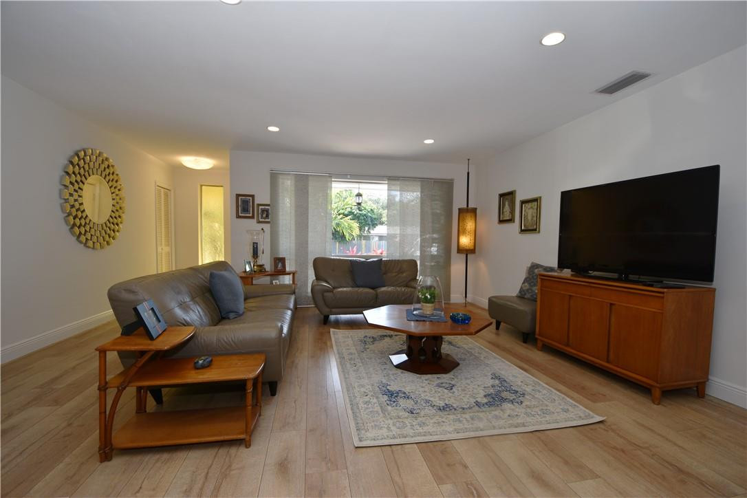 2123 North Park Road Hollywood, FL 33021 - Photo 7 of 46 Photo 7