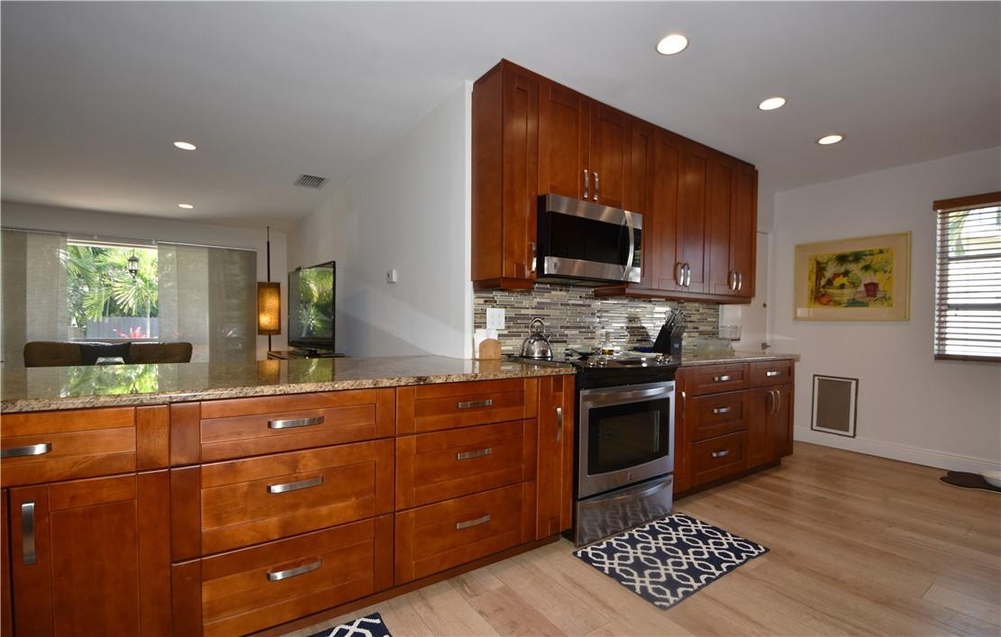 2123 North Park Road Hollywood, FL 33021 - Photo 10 of 46 Photo 10
