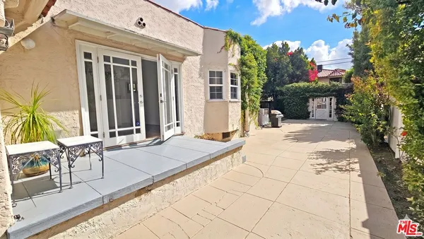 $9,500 | 132 South La Peer Drive, Beverly Hills, CA 90211