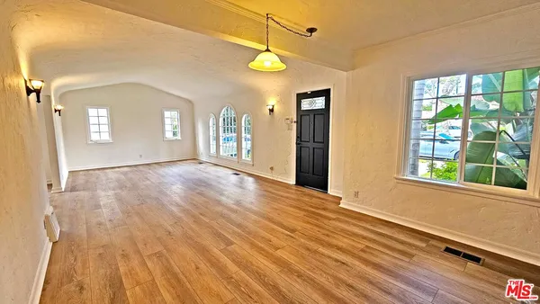 $9,500 | 132 South La Peer Drive, Beverly Hills, CA 90211