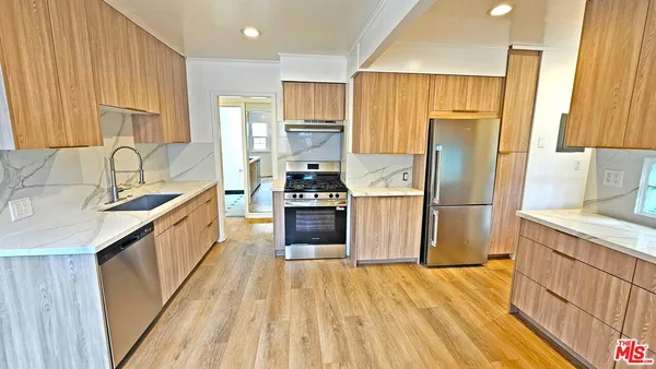 $9,500 | 132 South La Peer Drive, Beverly Hills, CA 90211