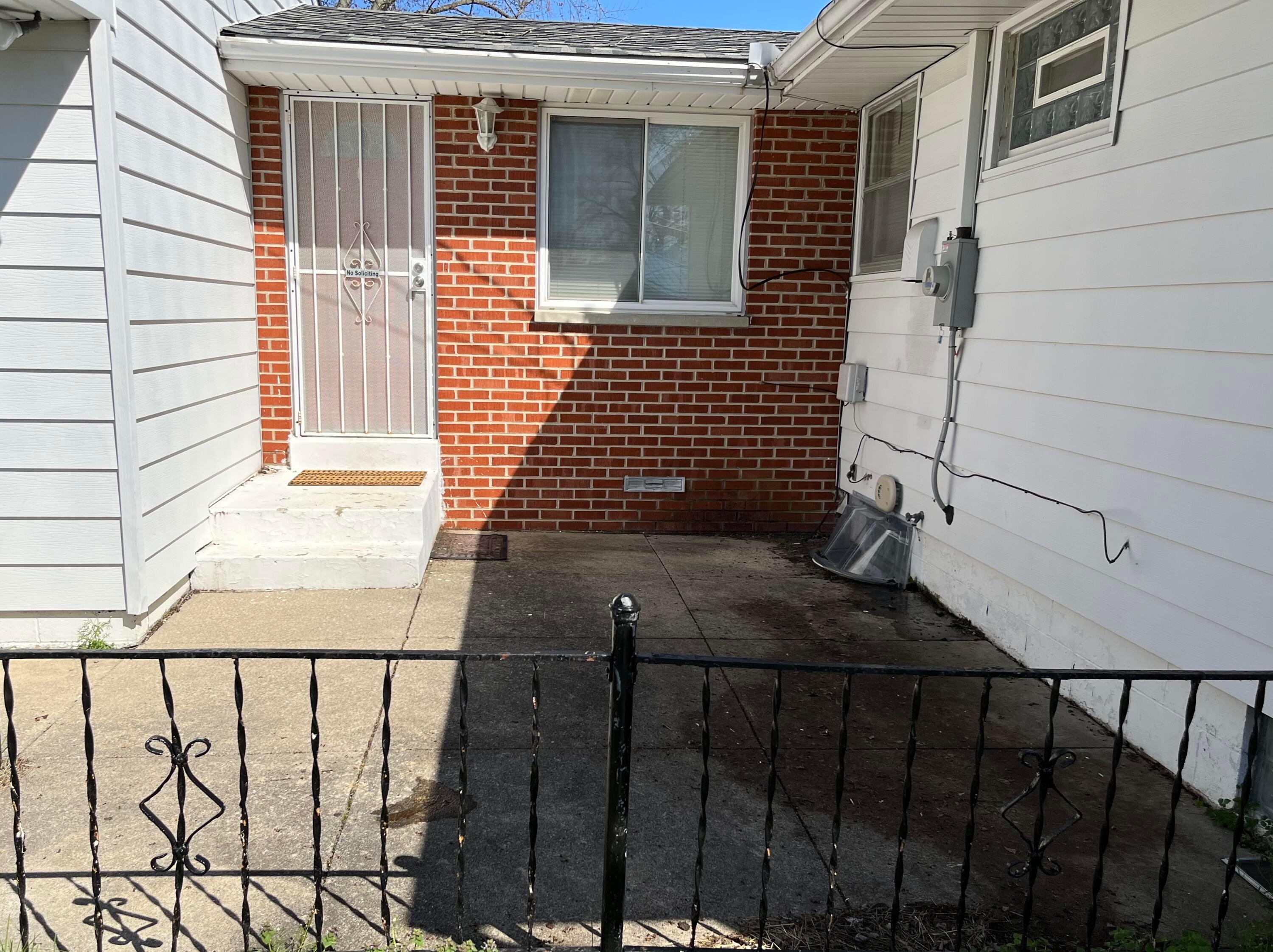 2130 Case Road Columbus, OH 43224 - Photo 34 of 39 35 - Side Patio - 1
