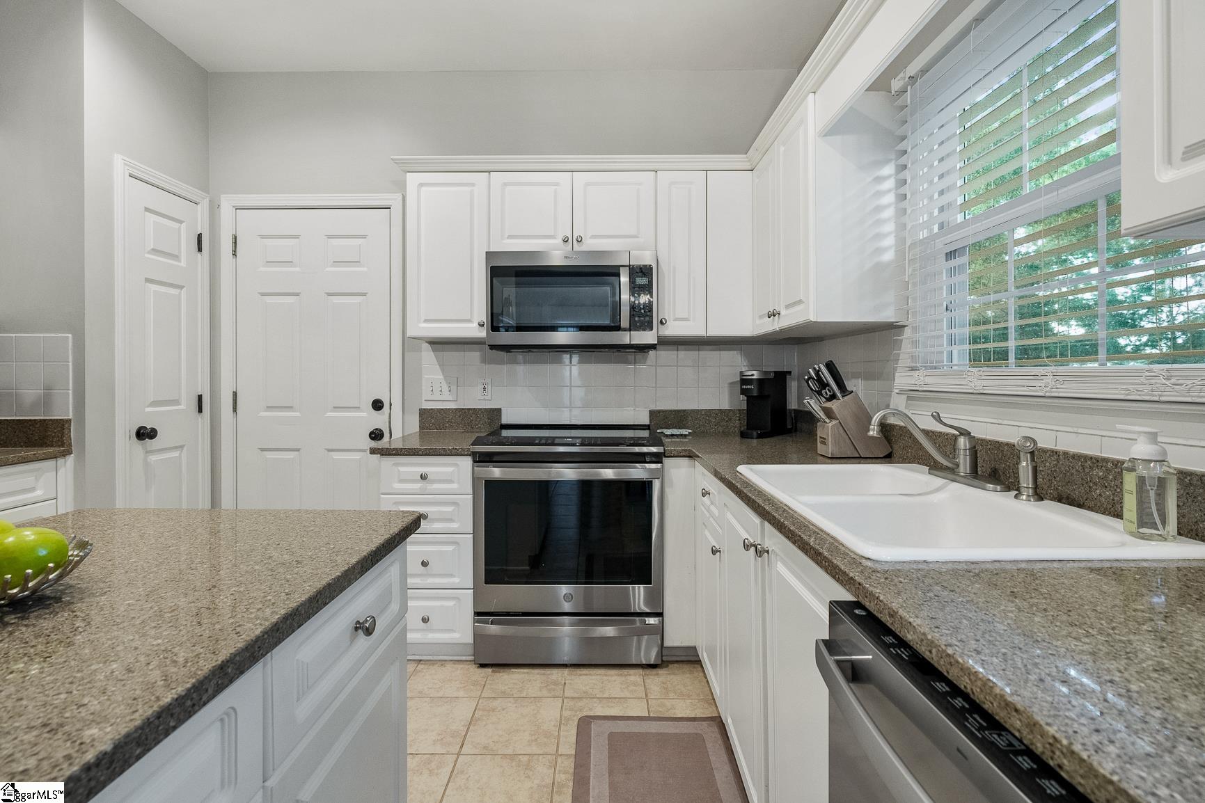 9 Summer Hill Road Simpsonville, SC 29681 - Photo 10 of 34