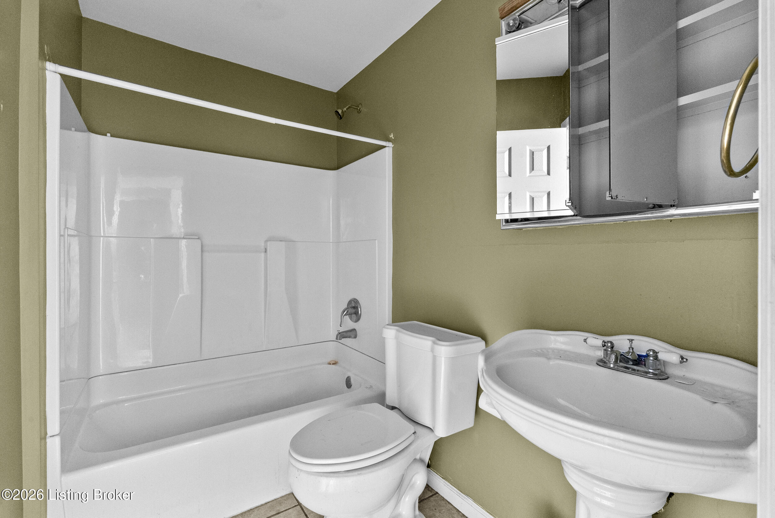 6311 May Pen Road Louisville, KY 40228 - Photo 33 of 46 Full Bathroom #2