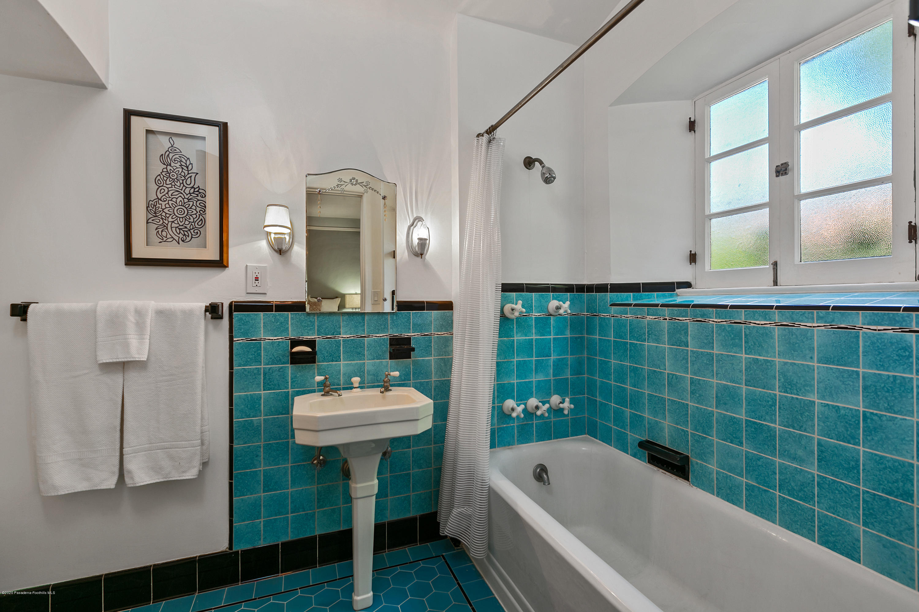 1691 Meadowbrook Road Altadena, CA 91001 - Photo 20 of 35 a bathroom with a sink mirror bathtub and toilet