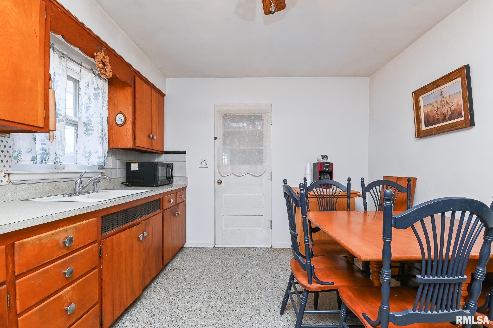 3912 South Paramount Road Bartonville, IL 61607 - Photo 3 of 27 Gallery Image 3