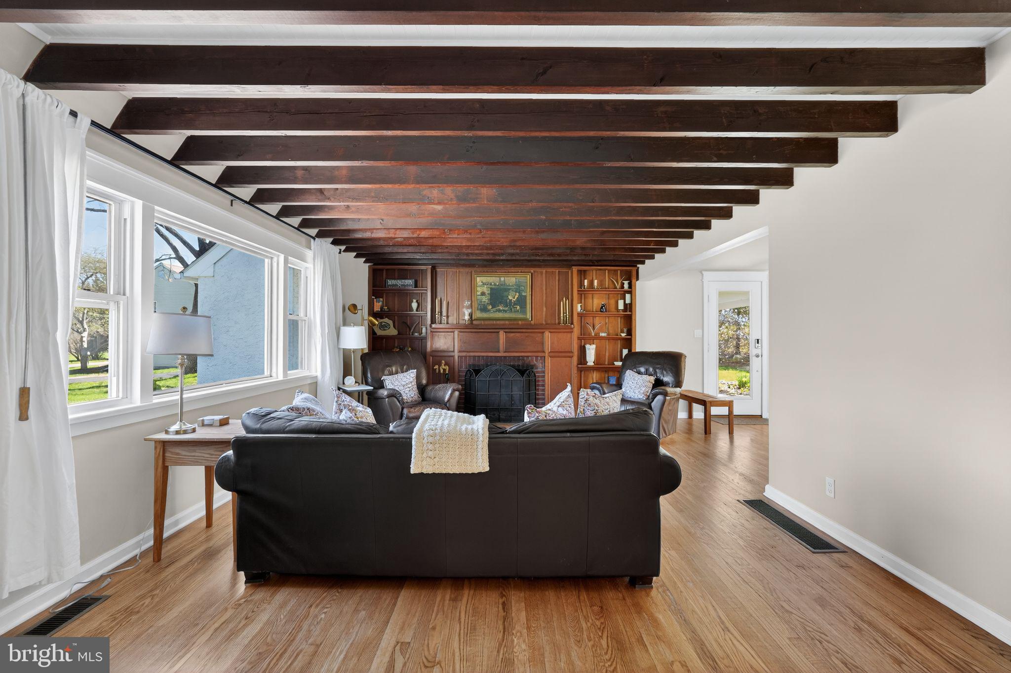 440 Taylor Road Downingtown, PA 19335 - Photo 7 of 53 Living Room
