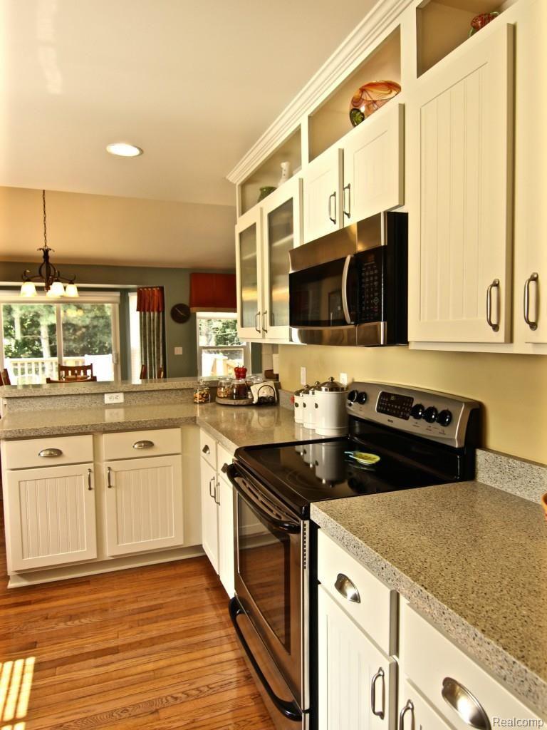 1066 Churchill Circle Rochester, MI 48307 - Photo 15 of 56 IMG_2697.jpg