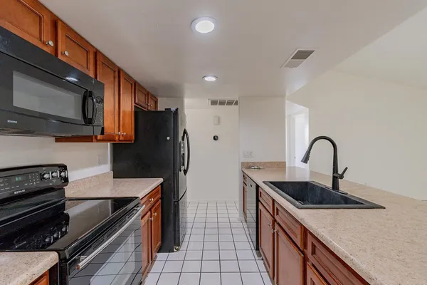 $1,900 | 223 West Harvard Avenue, Gilbert, AZ 85233