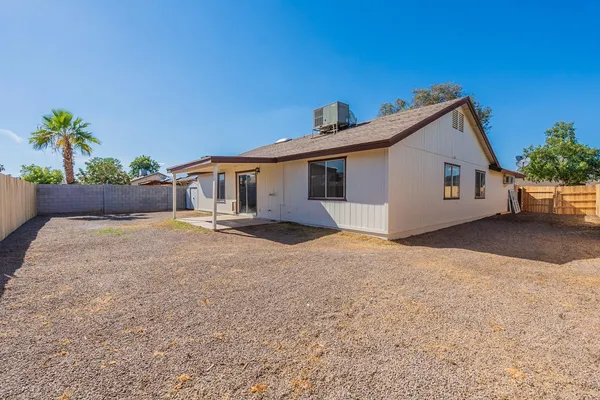 $1,900 | 223 West Harvard Avenue, Gilbert, AZ 85233