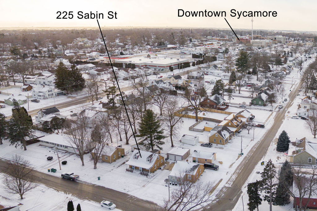 225 Sabin Street Sycamore, IL 60178 - Photo 4 of 25