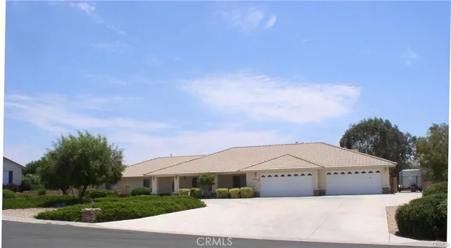 $670,000 | 19783 Lara Lane, Apple Valley, CA 92308