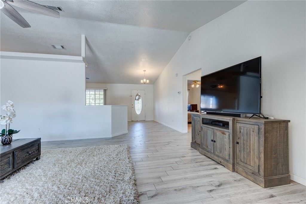 19783 Lara Lane Apple Valley, CA 92308 - Photo 27 of 40 Family Room