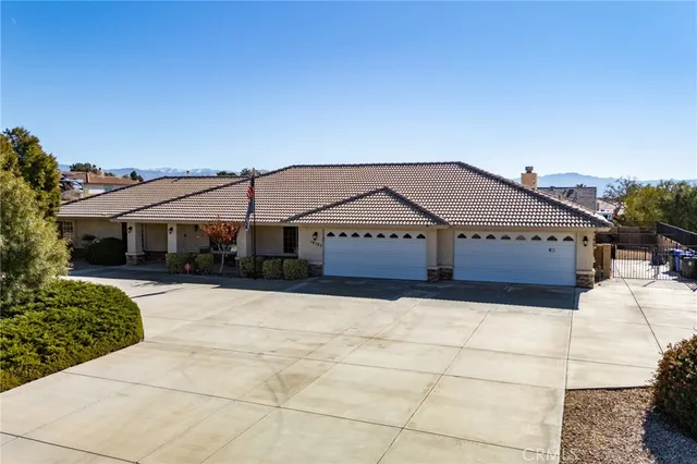 $670,000 | 19783 Lara Lane, Apple Valley, CA 92308
