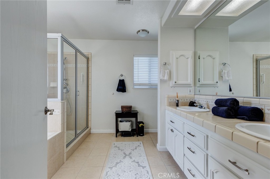 19783 Lara Lane Apple Valley, CA 92308 - Photo 33 of 40 Master Bedroom Bath