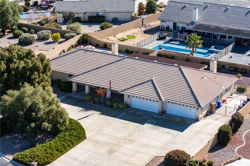 19783 Lara Lane Apple Valley, CA 92308 - Photo 6 of 40 view of Roof