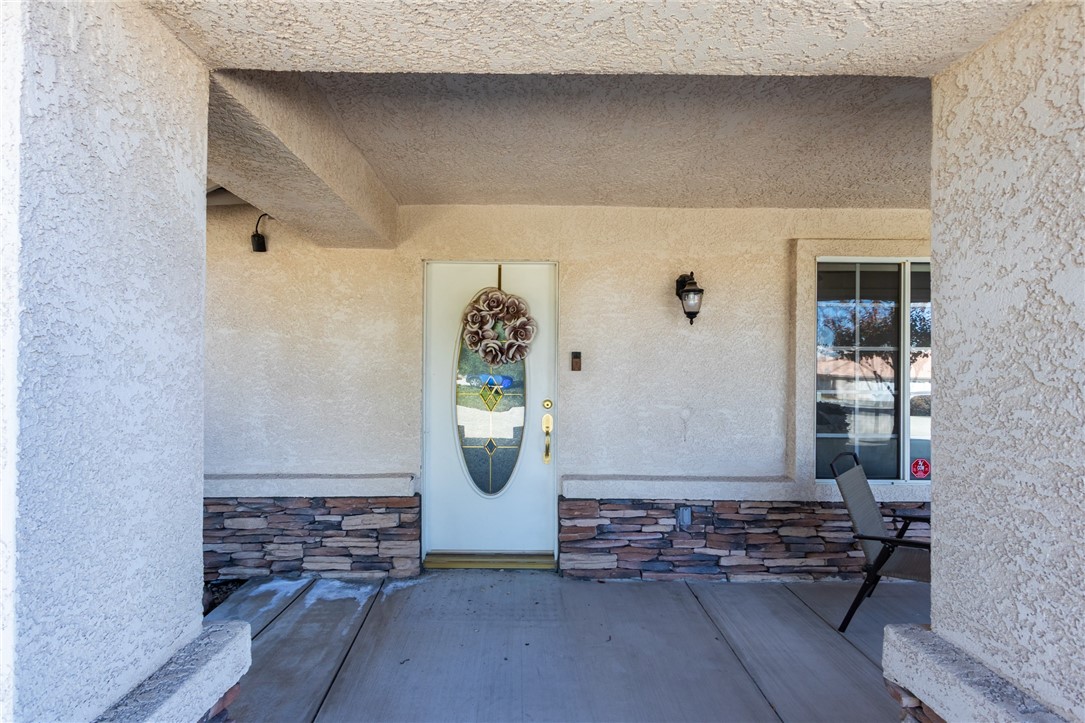 19783 Lara Lane Apple Valley, CA 92308 - Photo 8 of 42 a view of a entryway