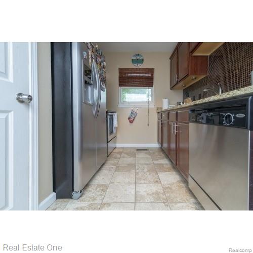 3707 Normandy Road Royal Oak, MI 48073 - Photo 12 of 28 tfn_6212.jpg
