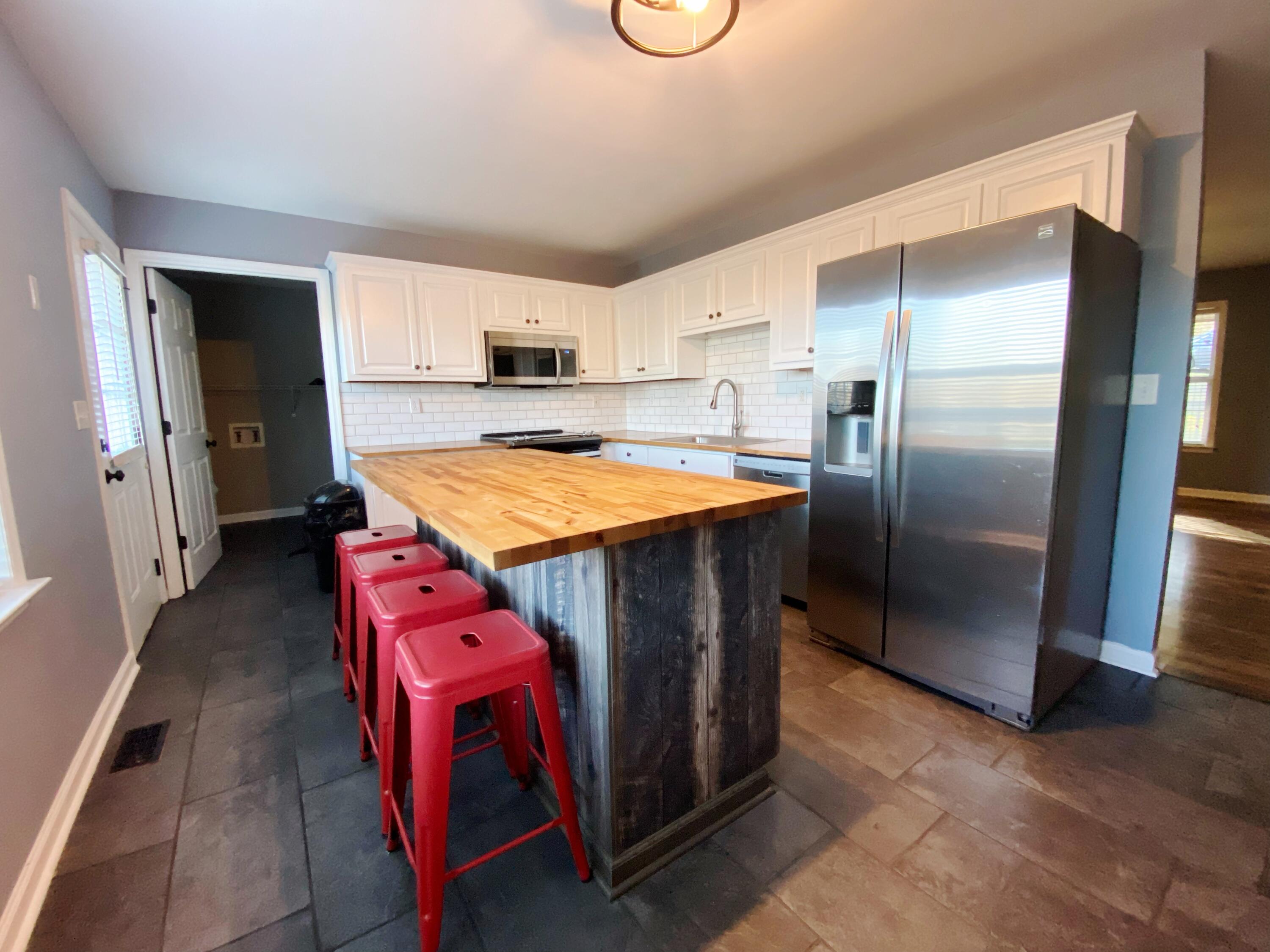 75 Dogwood Circle Rock Spring, GA 30739 - Photo 9 of 20 custom kitchen island