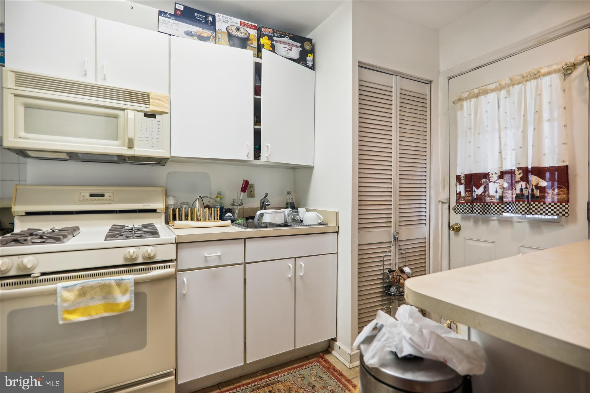 427 20th Street Northeast Washington, DC 20002 - Photo 11 of 27 Kitchen