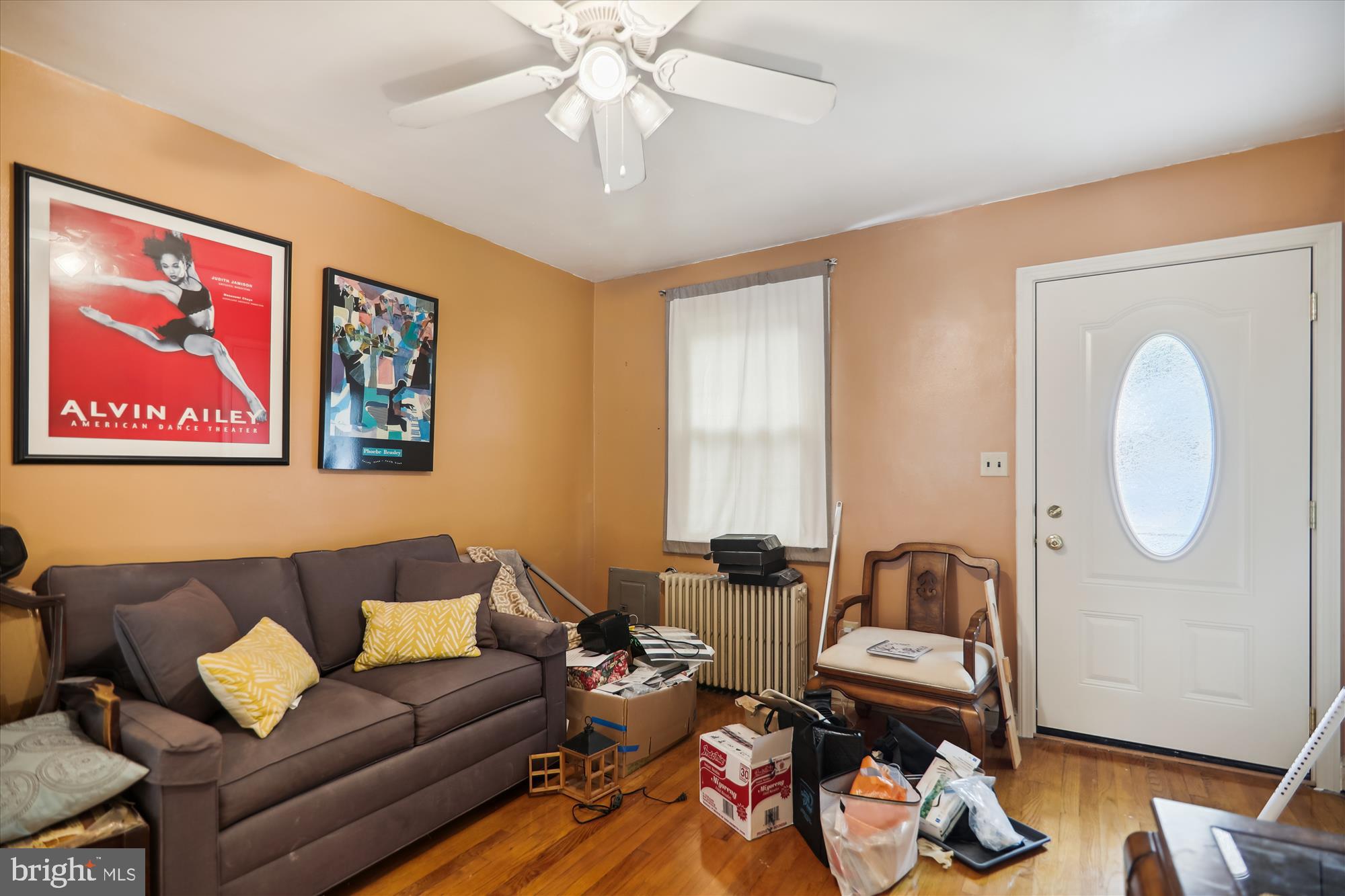 427 20th Street Northeast Washington, DC 20002 - Photo 3 of 27 Living Room