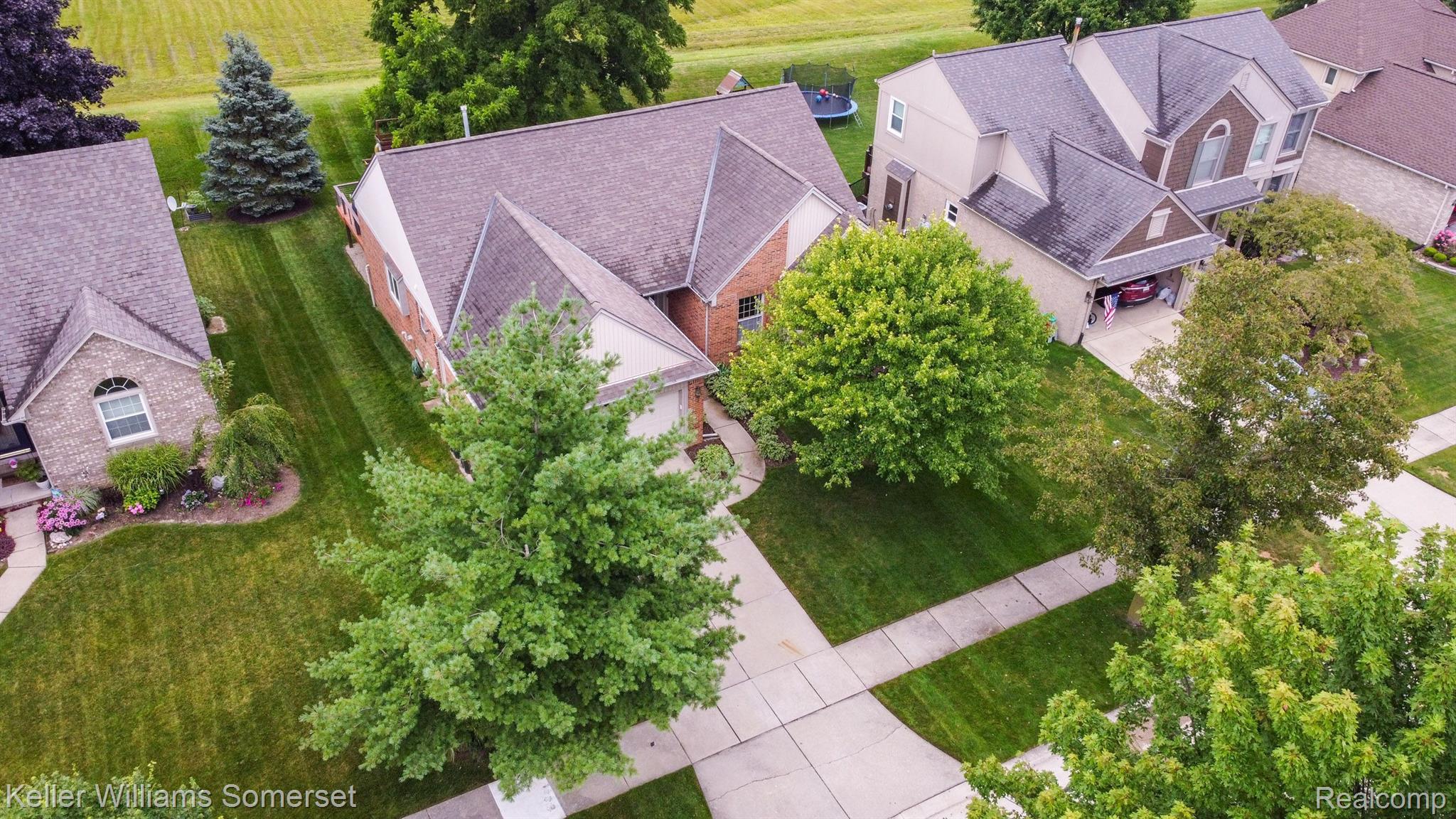 3137 Courtfield Drive Rochester, MI 48309 - Photo 9 of 60 Gallery Image 9