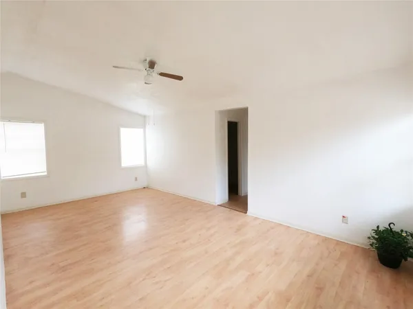 $2,500 | 5231 Beechnut Street, Houston, TX 77096