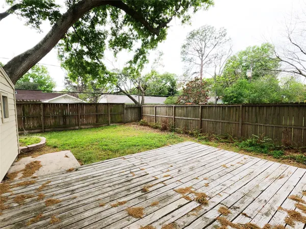$2,500 | 5231 Beechnut Street, Houston, TX 77096