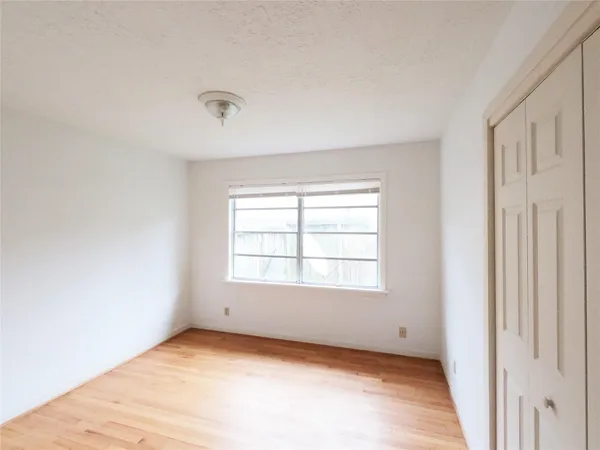 $2,500 | 5231 Beechnut Street, Houston, TX 77096