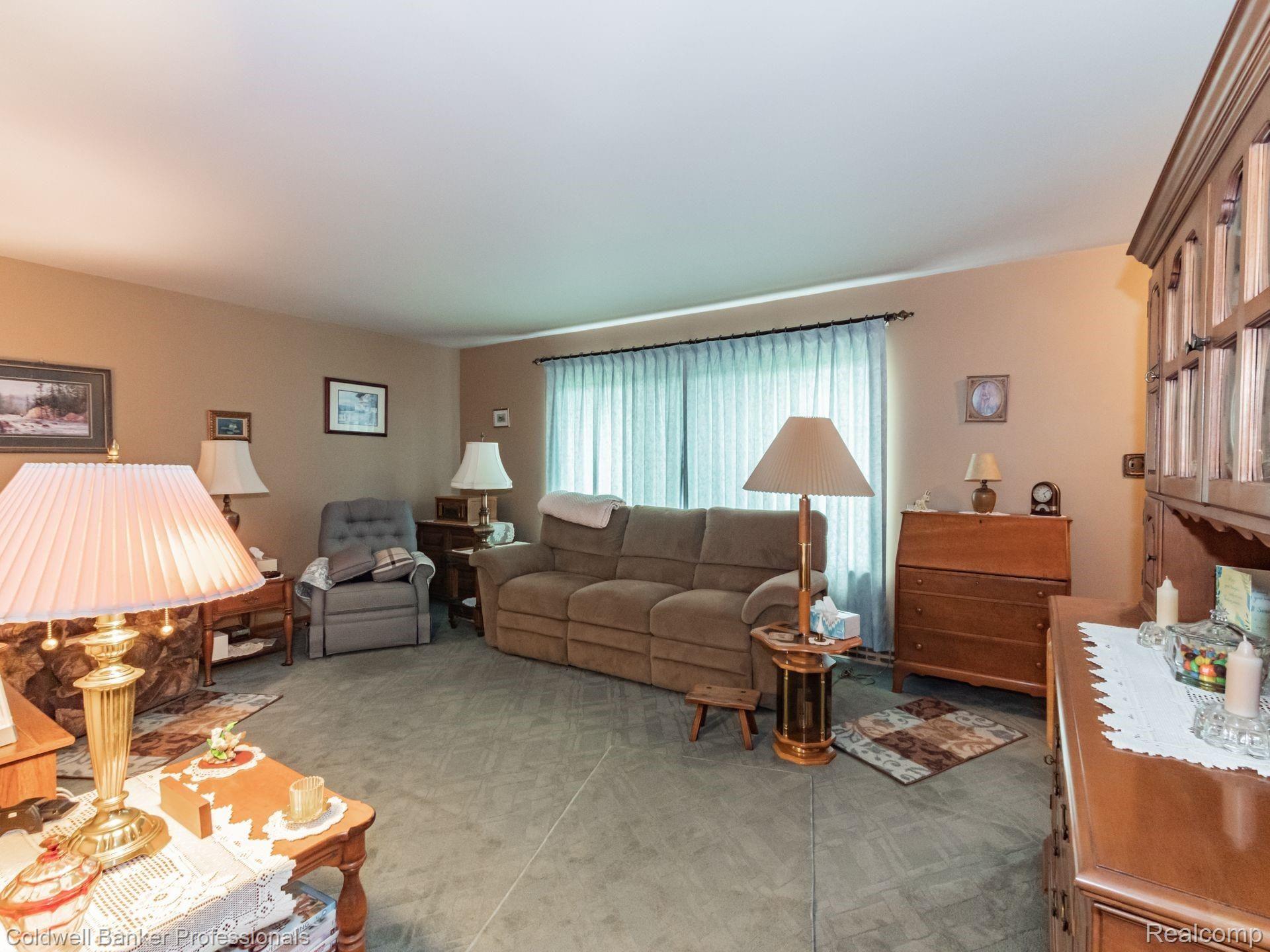 6001 Maybee Road Clarkston, MI 48346 - Photo 3 of 30 3