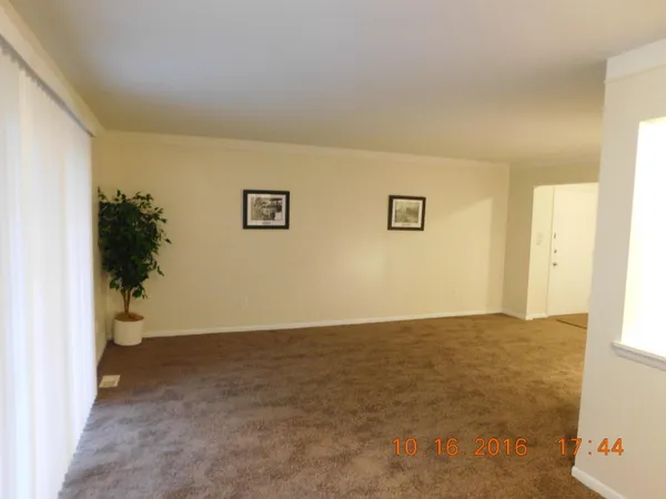 $1,550 | 444 North Fox Hills Drive, Unit 7, Bloomfield Hills, MI 48304