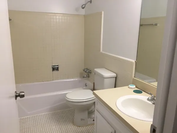 $1,550 | 444 North Fox Hills Drive, Unit 7, Bloomfield Hills, MI 48304