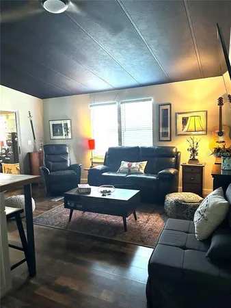 $2,200 | 6456 Presidential Circle, Zephyrhills, FL 33540